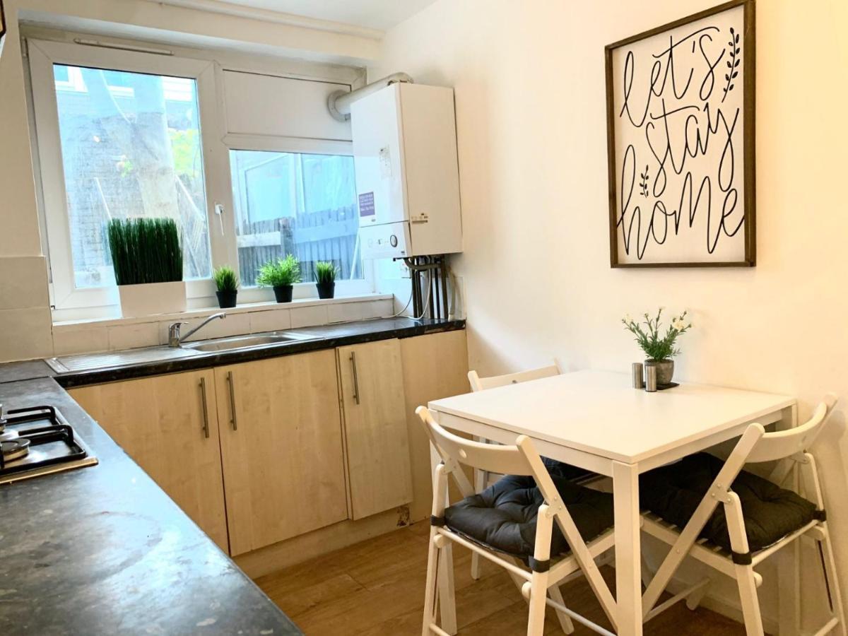 Private Bedrooms In A Flat! Home Away From Home! Shared Bathroom ロンドン エクステリア 写真