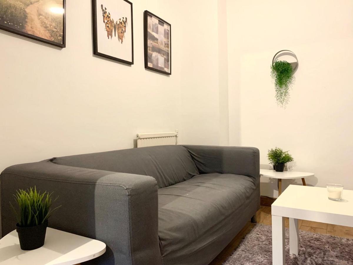 Private Bedrooms In A Flat! Home Away From Home! Shared Bathroom ロンドン エクステリア 写真